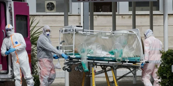 23-ulkeden-120-kisi-tahliye-edildi-hantavirus-cikan-yolcu-gemisinde-tahliyeler-tamamlandi-qJGPM1au.webp
