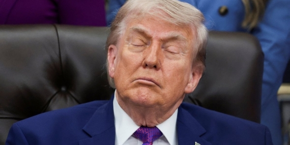 abd-baskani-trump-oval-ofisteki-etkinlik-sirasinda-uyukladi-71Dq885v.jpg