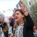 akpli-isim-burcu-koksal-ak-partiye-geciyor-beyefendi-grup-toplantisinda-rozetini-takacak-nYCYZGAY.webp