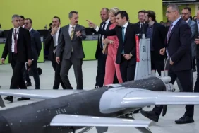 belcika-kralicesi-mathilde-kalabalik-bir-heyetle-baykarin-iha-uretim-merkezini-ziyaret-etti-WNlpF4Bk.webp
