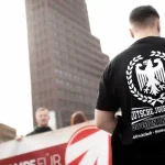 berlinde-madalyonun-oteki-yuzu-neonazi-gencler-ijsO7X8g.webp