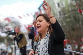 burcu-koksal-yarin-ak-partiye-katiliyorum-cok-huzurluyum-belediye-meclisinin-cogunlugu-ak-partiye-geciyor-Bu1ib2Vu.webp