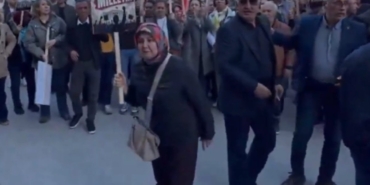 burcu-koksalin-ak-partiye-gececegi-iddialari-sonrasi-chpli-kadin-sinir-krizi-gecirdi-MxQfDUq2.jpg