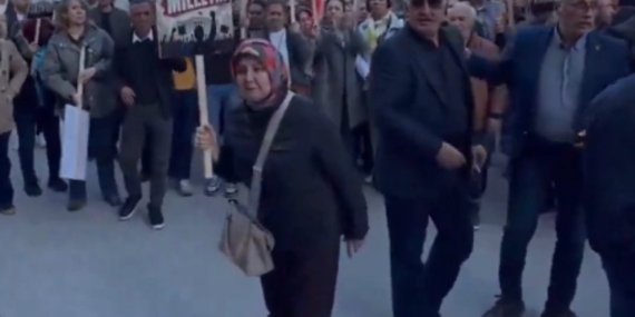 burcu-koksalin-ak-partiye-gececegi-iddialari-sonrasi-chpli-kadin-sinir-krizi-gecirdi-MxQfDUq2.jpg