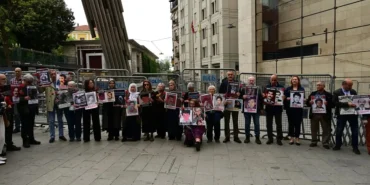 cumartesi-anneleri-1102-haftada-husamettin-yaman-ve-soner-gul-icin-adalet-cagrisi-LCKLi7tw.webp