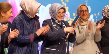 cumhurbaskani-erdogandan-ak-parti-istanbul-il-kadin-kollarina-anneler-gunu-tebrigi-XALDWVvI.jpg