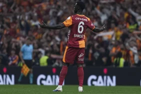 davinson-sanchez-burada-zorlu-bir-sezondan-sonra-sampiyon-olduk-ve-cok-mutluyuz-AXDJcUvD.webp