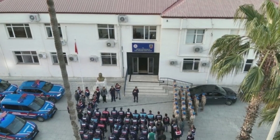 diyarbakir-ve-mersinde-uyusturucu-tacirlerine-operasyon-87-tutuklama-nJPZlCOU.jpg