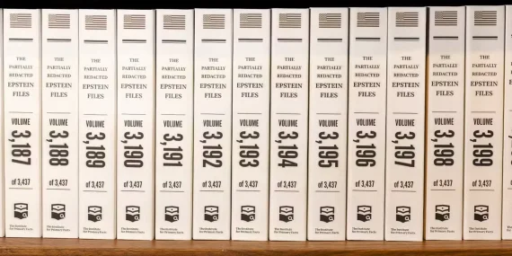 epstein-belgeleri-sergileniyor-3-milyondan-fazla-sayfa-basildi-Apk1sEjQ.webp
