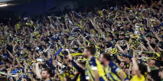 fenerbahceden-18-yas-alti-ve-kadin-taraftarlara-jest-3pLpA5vJ.webp