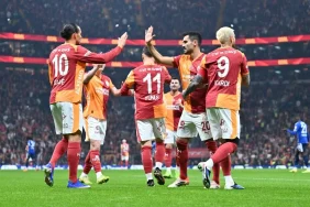 galatasarayda-4-futbolcu-ilk-kez-sampiyonluk-sevinci-yasadi-RHvDDT7c.webp