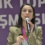 hatimogullari-barisi-tipki-bir-igne-oyasi-gibi-ilmek-ilmek-kucuk-kucuk-ve-buyuk-bir-SUaHZvfL.webp