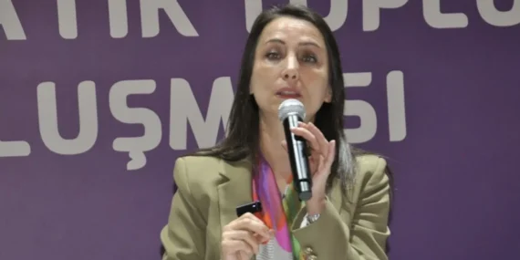 hatimogullari-barisi-tipki-bir-igne-oyasi-gibi-ilmek-ilmek-kucuk-kucuk-ve-buyuk-bir-SUaHZvfL.webp