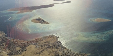 hurmuz-bogazinda-gerginlik-tirmaniyor-abd-ile-iran-ordusu-arasinda-catismalar-CNaOR57l.jpg