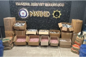 istanbulda-uyusturucu-operasyonu-uretim-makinalari-ve-1-milyon-hap-ele-gecirildi-H2JdUYs6.webp