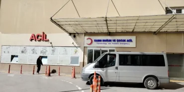 izmir-bucada-acil-serviste-hemsireye-iki-ayri-saldiri-iddiasi-akpye-sik-yet-ederiz-diyerek-tehdit-eyWhZp8p.webp
