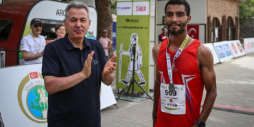 izmir-valisi-elban-efeler-yolu-ultra-trail-kadim-tarihimiz-ile-doga-sporlarini-bir-araya-2tPNe3jg.jpg