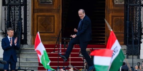 macaristanin-yeni-saglik-bakani-hegedustan-yine-dans-gosterisi-7gmGGIgp.jpg