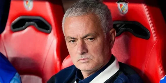 mourinhoya-bir-sok-daha-namaglup-benfica-sampiyonlar-ligi-potasinin-disinda-kaldi-9EpurcTA.webp