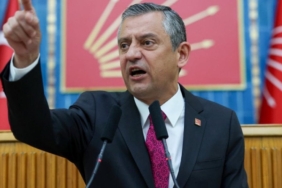 ozgur-ozel-deniz-gezmis-icin-sehit-dedi-mezari-basinda-andik-rEdWpsXi.jpg