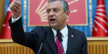 ozgur-ozel-deniz-gezmis-icin-sehit-dedi-mezari-basinda-andik-rEdWpsXi.jpg