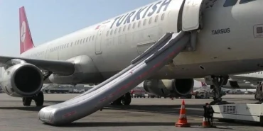 thy-ucaginda-panik-slide-acilarak-yolcu-tahliyesi-gerceklestirildi-gsBskp53.webp