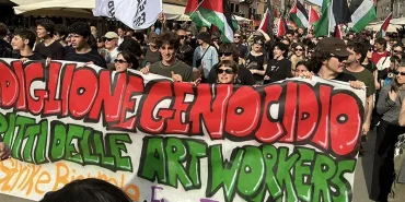venedik-bienali-gazze-soykirimini-protesto-greviyle-basladi-soykirim-normallestirilemez-israil-bienalden-cikarilsin-4ZqMk3iz.webp